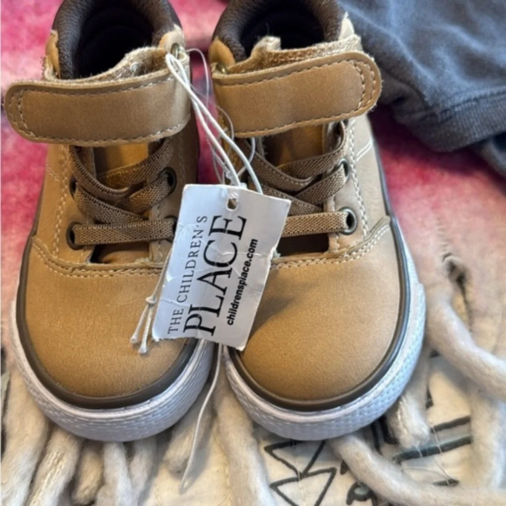 The Children's Place Beige Kids Sneakers Size 4